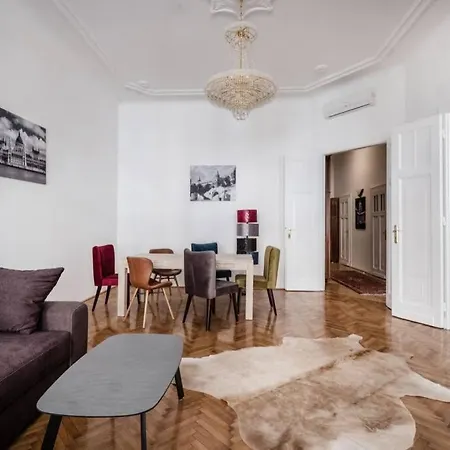 Oktober 6/8 Apartman Budapest